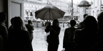 What is today's weather in Indian cities like Bengaluru, Mumbai, Pune, Ahmedabad, and Kolkata? Is there any red alert by IMD in the city?