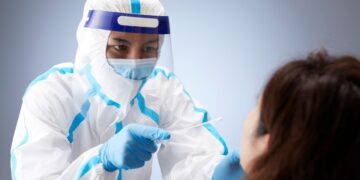 Beyond the lungs, COVID-19 accelerates vascular aging and heightens heart risks—especially in women. Discover why women are more vulnerable, the role of vaccination, and steps to protect cardiovascular health post-COVID.