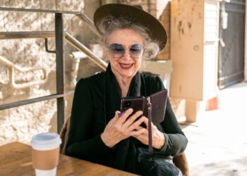 Menopause is a natural milestone in a woman’s life, marking the end of her menstrual cycles and reproductive years. It typically occurs between the ages of 45 and 55, although the exact timing varies from person to person. While menopause is a normal biological process, the hormonal changes it brings—particularly a decline in estrogen and progesterone—can trigger a variety of physical and emotional symptoms. Hot flashes, night sweats, mood swings, weight changes, and disrupted sleep are common, and for many women, these changes can feel overwhelming. However, with the right approach, menopause can be navigated naturally and holistically, supporting both physical and emotional well-being during this transition.